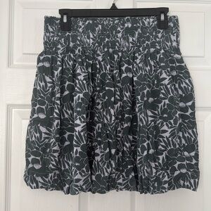 GAP Green and White Floral Mini Skirt with Pockets Size Medium.